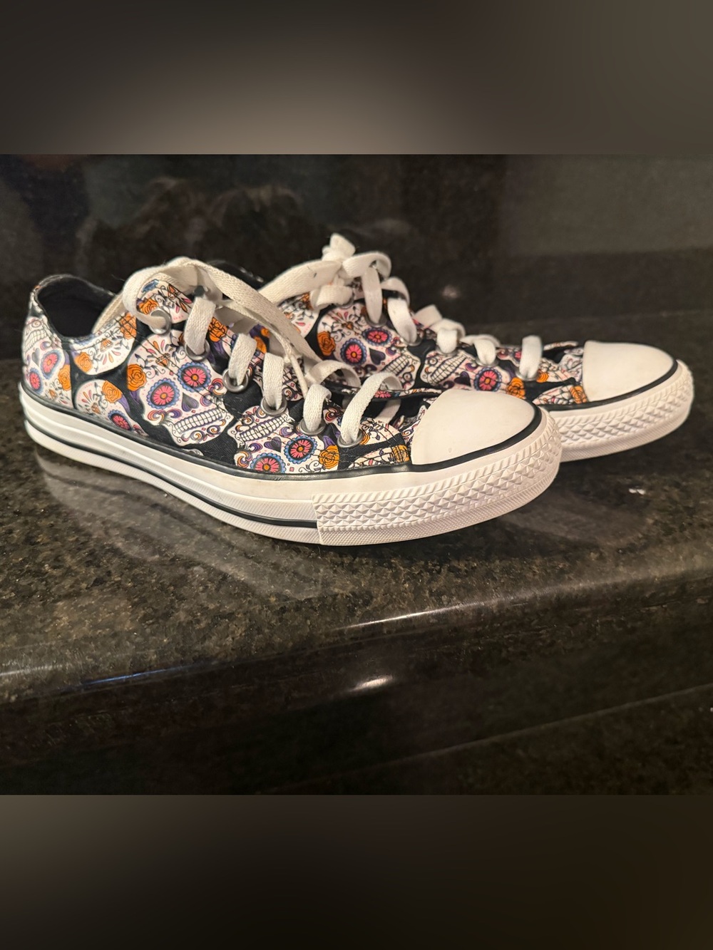 Converse Kids Low-Top Sneakers with Colorful Sugar Skull Print - Black & White